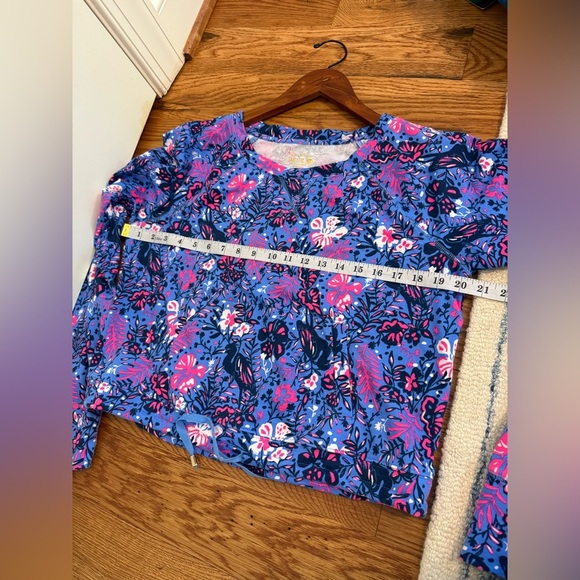 Lilly Pulitzer Emmaline Cropped Pullover size L in Boca Blue Birds Eye View - Picture 11 of 12